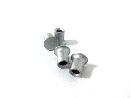 自己の穿孔はステンレス鋼のリベットを突き通している高力自己を5.3x4mm砂を吹き付けられる5.3x5mmリベットで留める