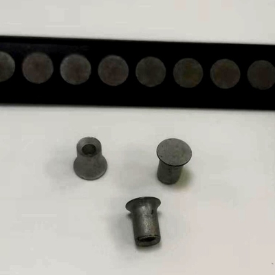 自己の穿孔はステンレス鋼のリベットを突き通している高力自己を5.3x4mm砂を吹き付けられる5.3x5mmリベットで留める