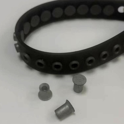 自己の穿孔は穿孔が3.1mm 7.45mmの頭部を穴の中のリベットで留めるDacrometの終わりの自己をリベットで留める