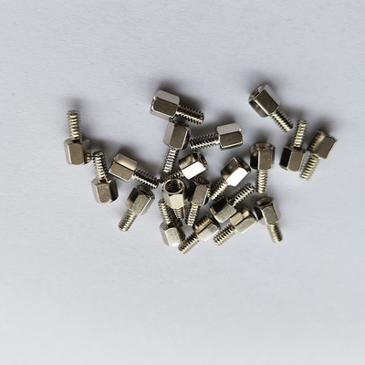 Nickelplatedステンレス鋼のスタンドオフはM3x10.8六角形のスタッドをねじで締める
