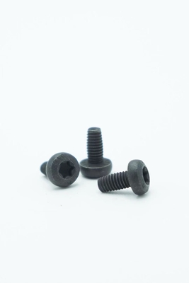 黒いHexalobular Socket Pan Head Screw SS302 Material 4.25g Weight